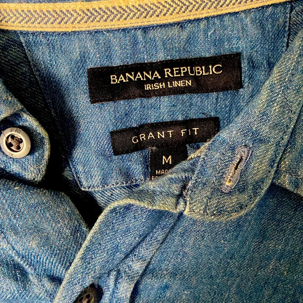 Banana Republic Light Denim Blue Casual Button-Down Shirt